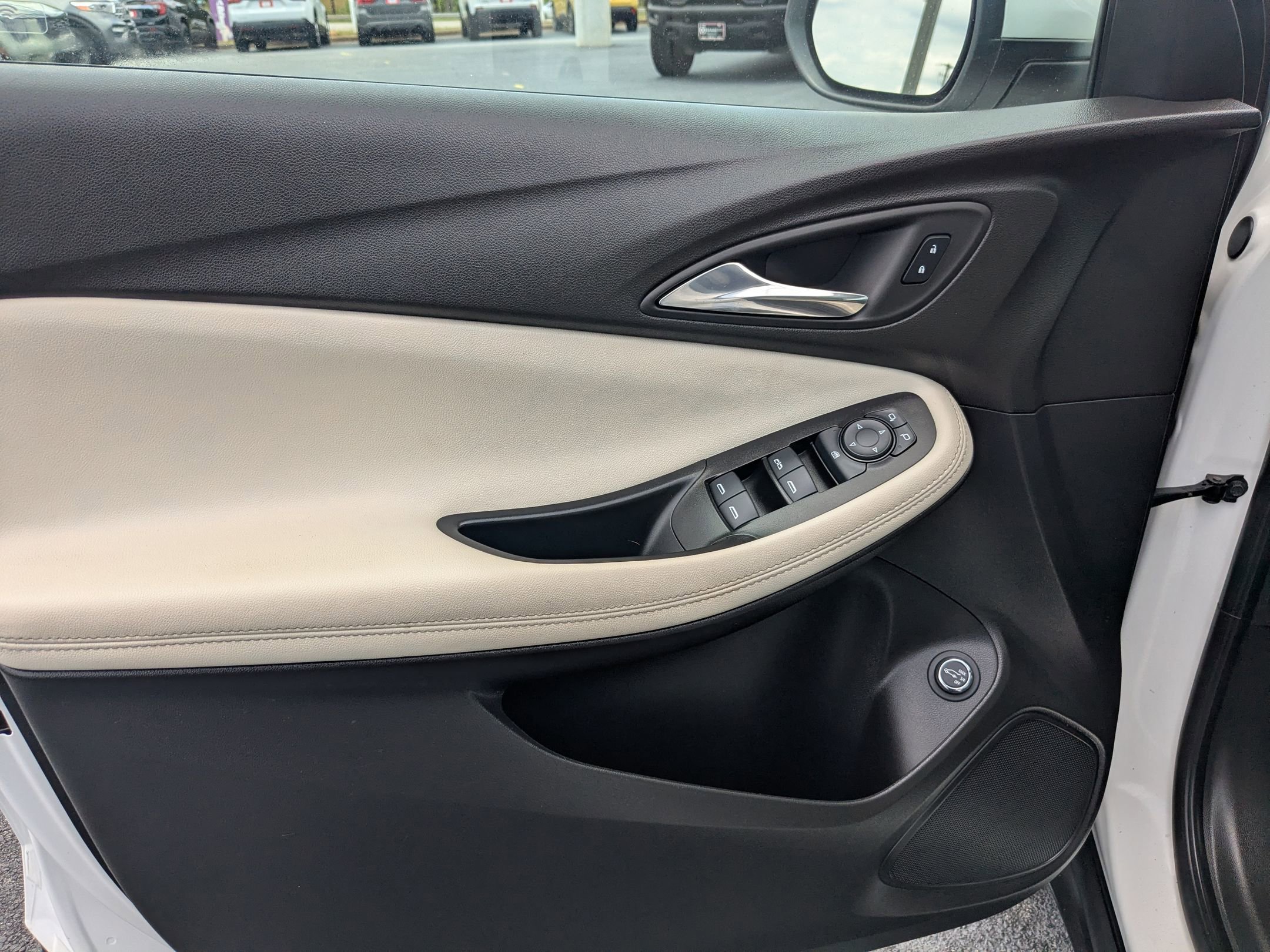 Used 2022 Buick Encore GX Select FWD image 11