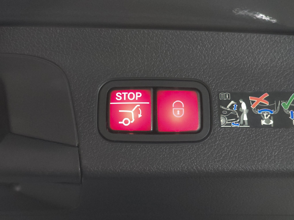 Certified 2025 Mercedes-Benz GLS 450 4MATIC image 33