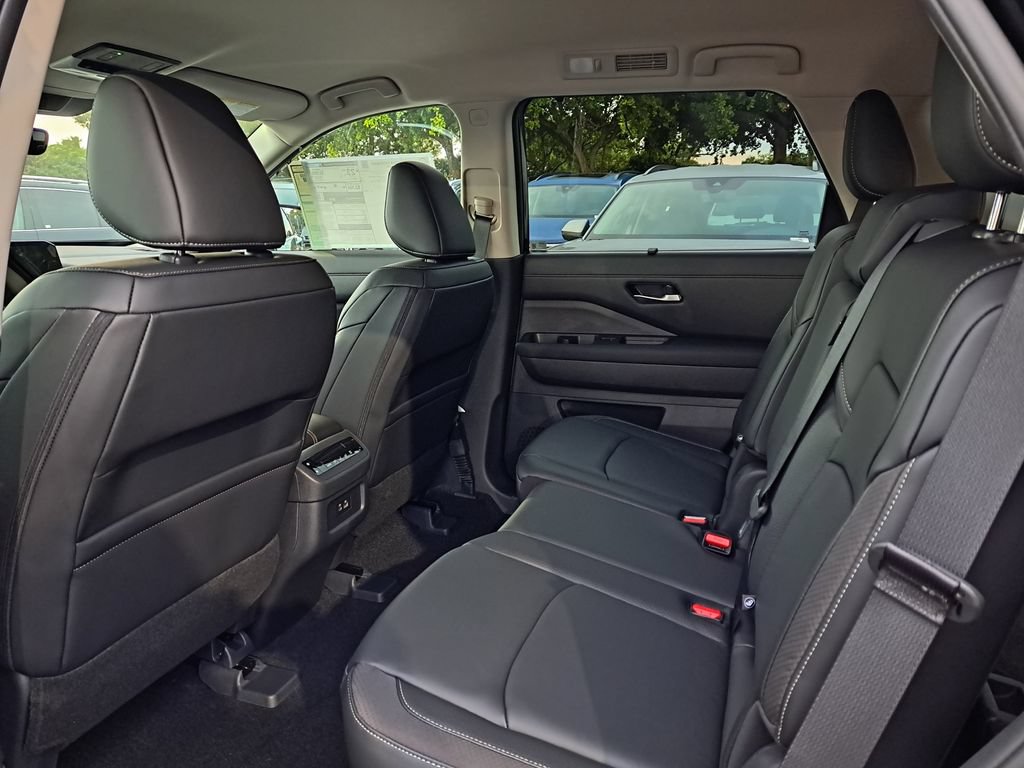 New 2026 Nissan Pathfinder SL FWD image 5