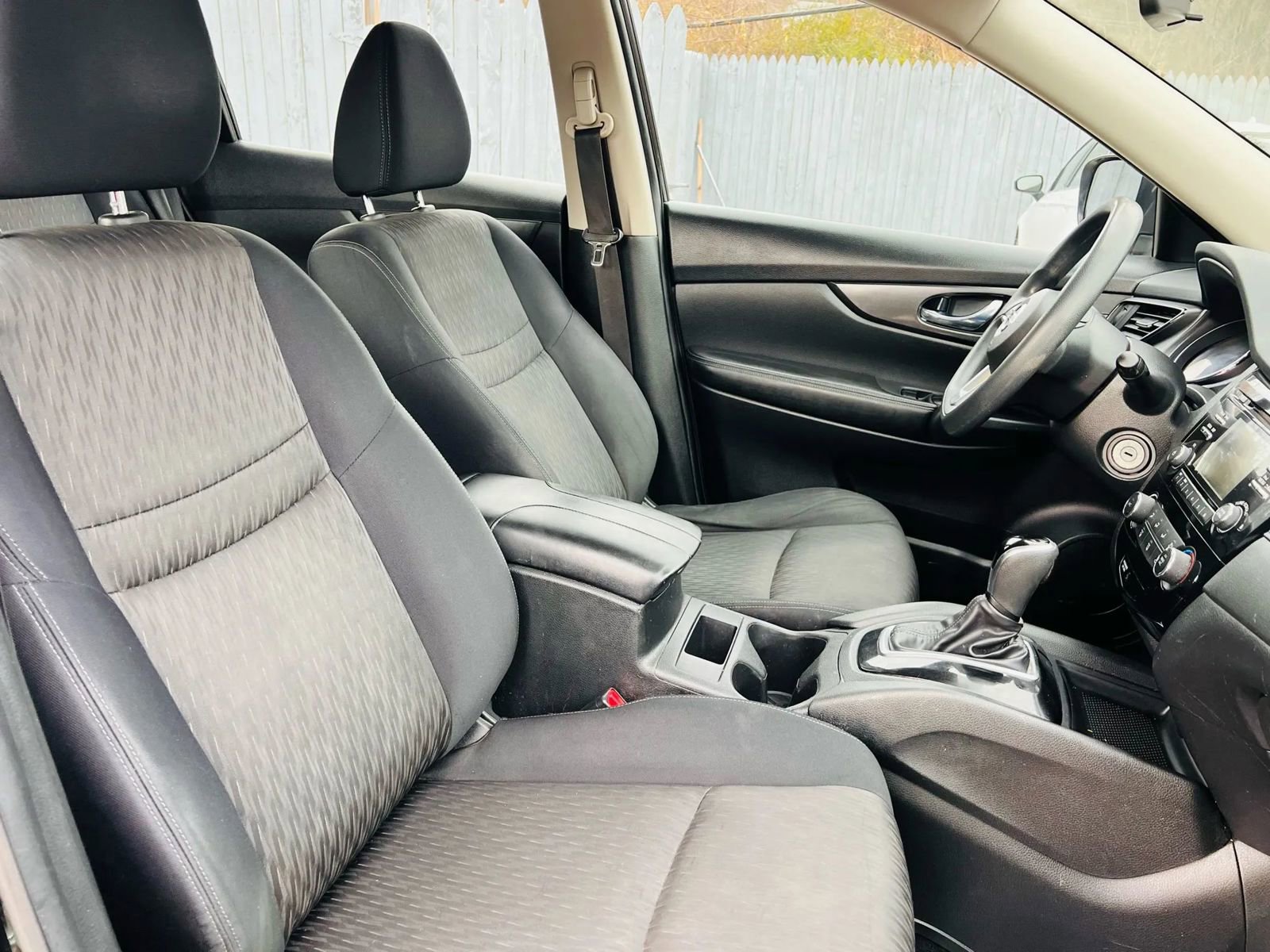 Used 2017 Nissan Rogue S image 18