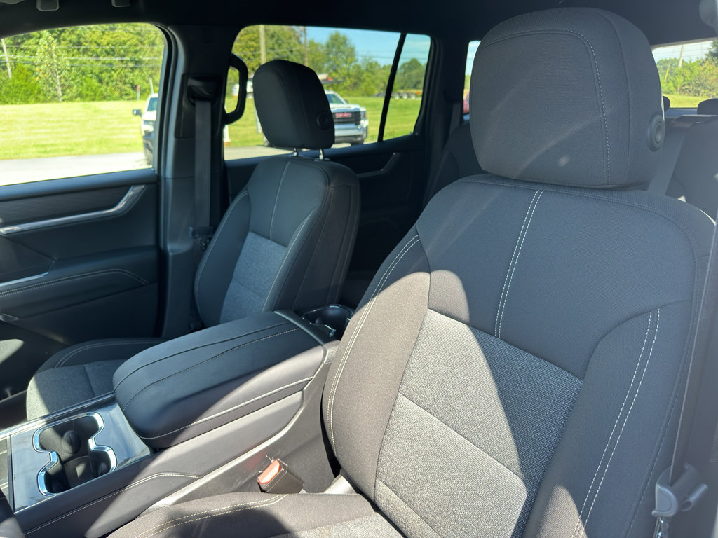 Used 2025 GMC Acadia Elevation image 12