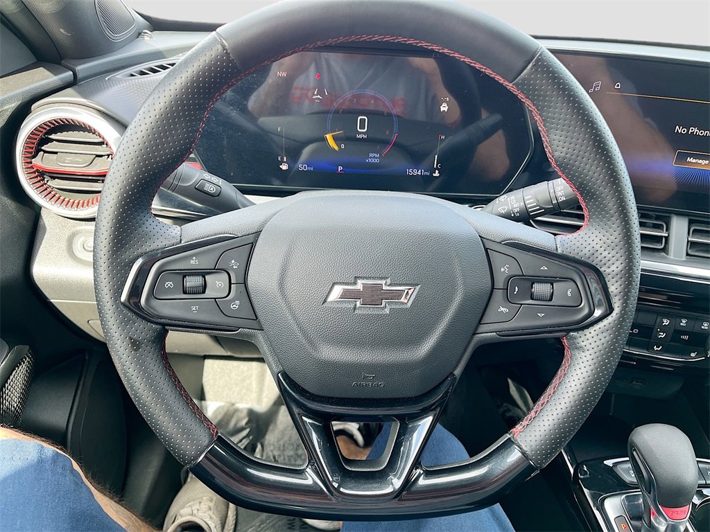 Used 2025 Chevrolet Trax RS w/ Driver Confidence Package image 11