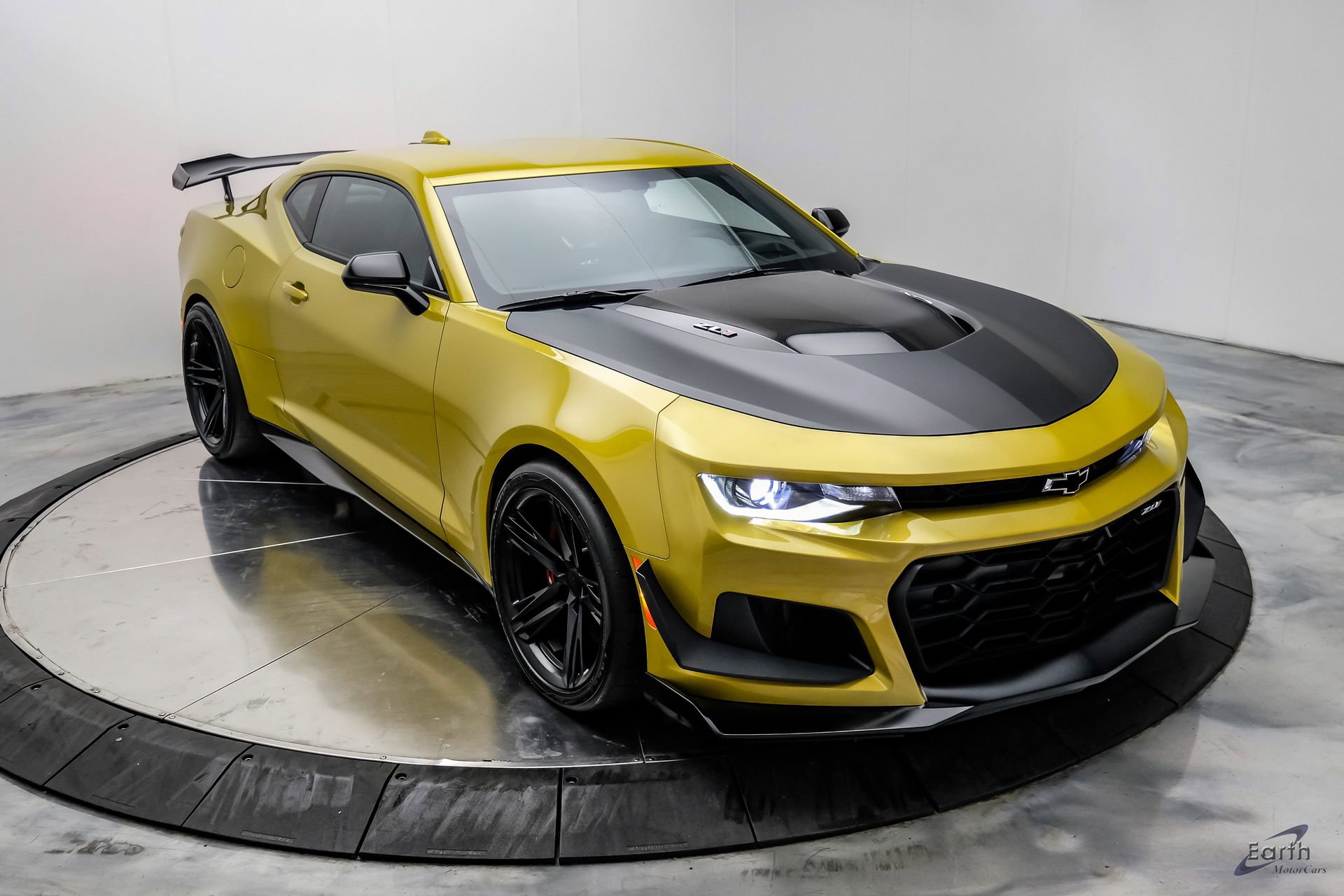 Used 2024 Chevrolet Camaro ZL1 RWD image 31