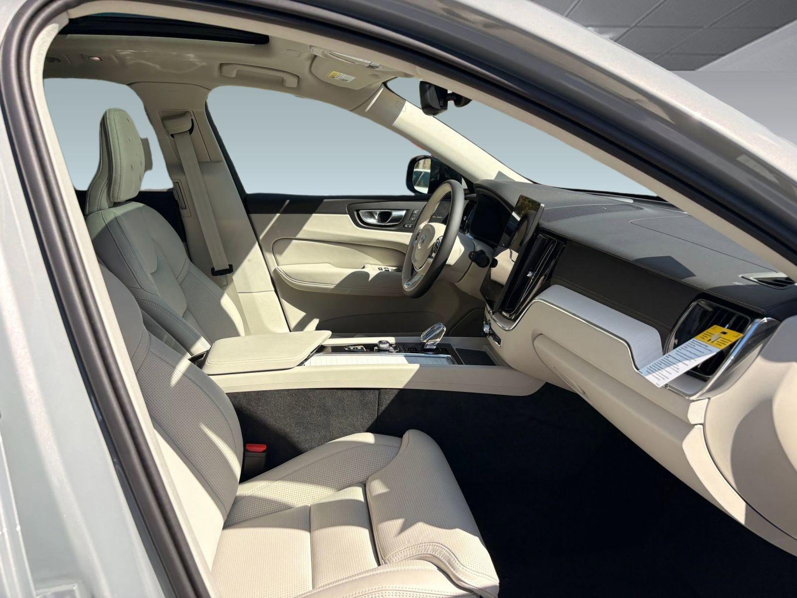 New 2026 Volvo XC60 B5 Ultra w/ Climate Package image 27
