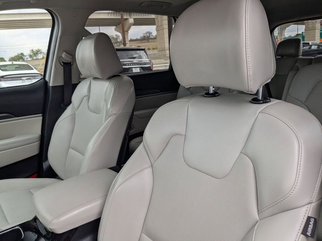 Used 2025 Kia Telluride S image 16