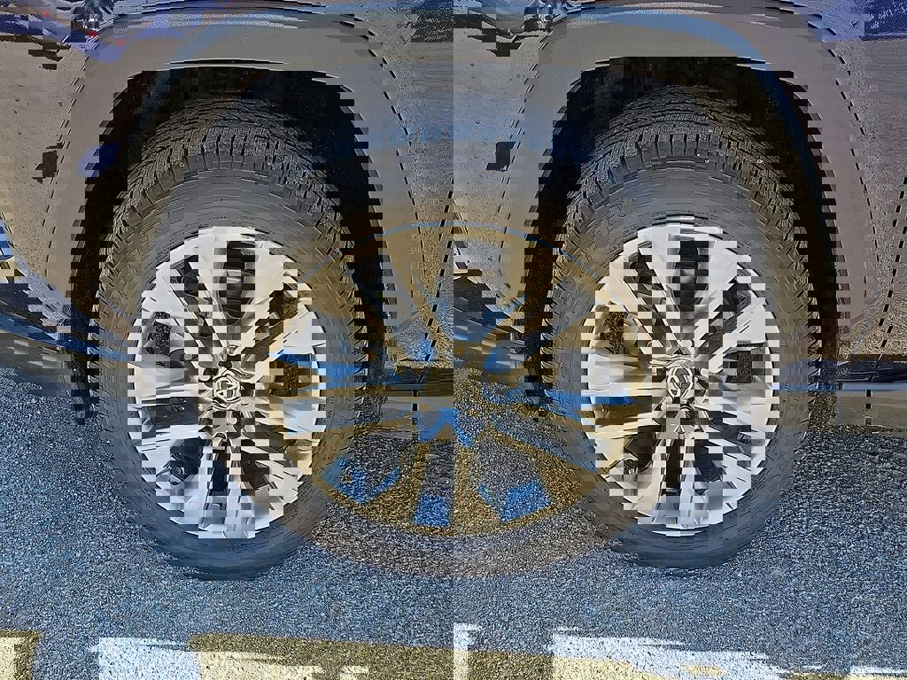 Used 2021 Toyota RAV4 XLE Premium image 13