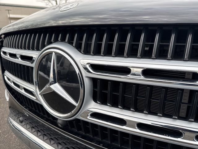 Used 2025 Mercedes-Benz GLE 450e 4MATIC image 4