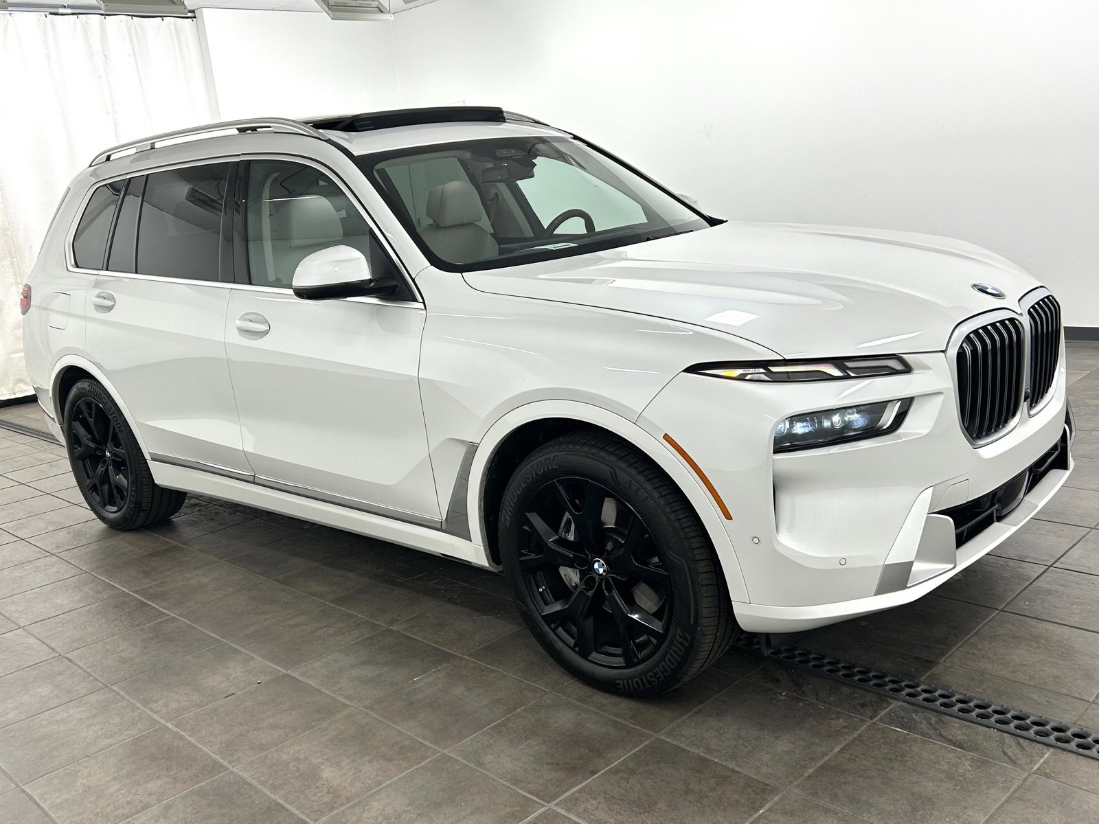 Used 2023 BMW X7 xDrive40i w/ Executive Package image 6