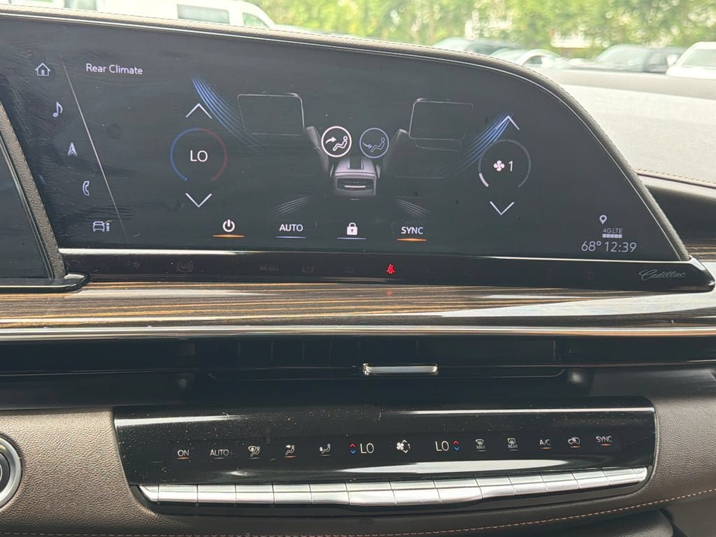 Certified 2024 Cadillac Escalade Premium Luxury AWD/4WD image 9