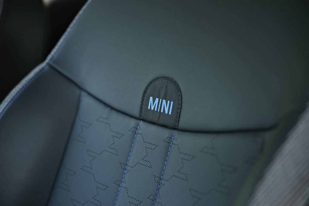 Used 2025 MINI Cooper S FWD image 23