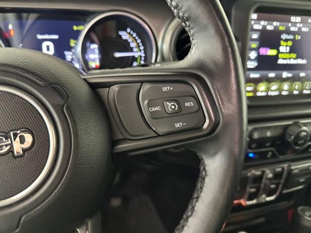 Used 2023 Jeep Wrangler Unlimited w/ Sun & Screen Package image 16