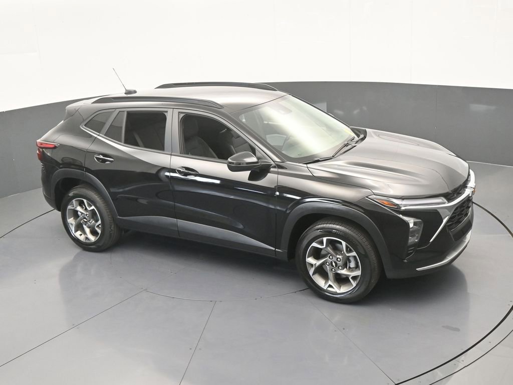 Used 2025 Chevrolet Trax LT w/ Driver Confidence Package FWD image 49