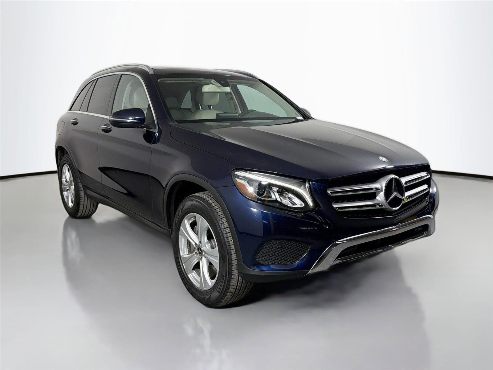 Used 2017 Mercedes-Benz GLC 300 4MATIC image 3