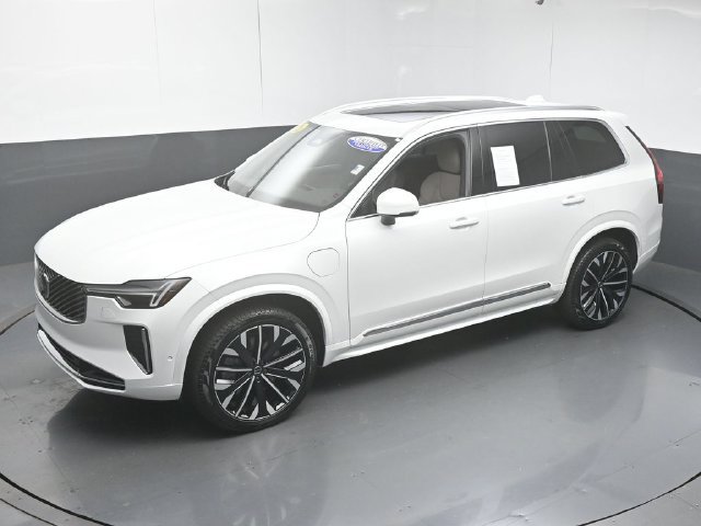 Used 2026 Volvo XC90 T8 Plus w/ Protection Package Premier AWD/4WD image 45