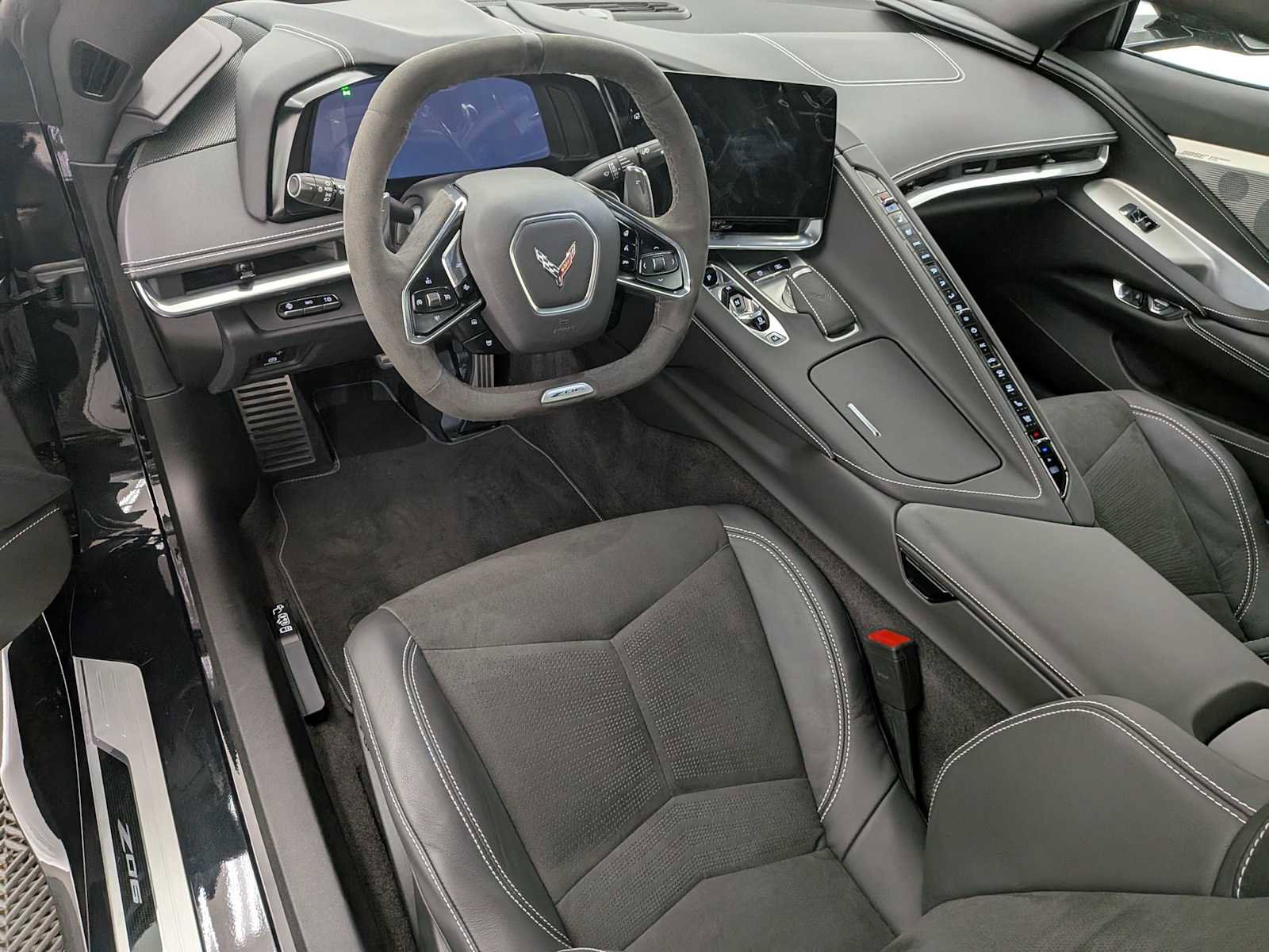 Used 2024 Chevrolet Corvette Z06 image 2