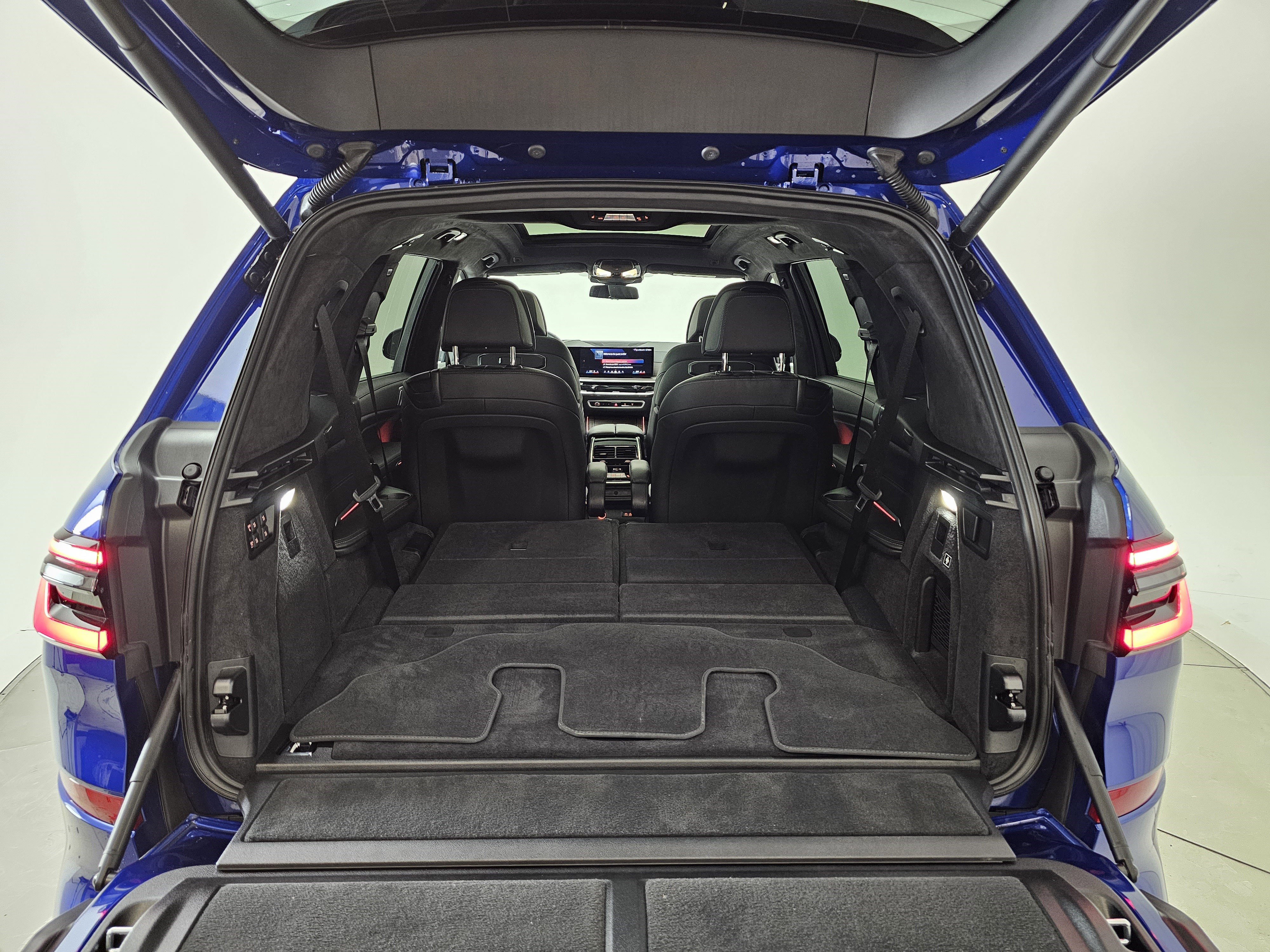 Used 2025 BMW X7 M60i image 31
