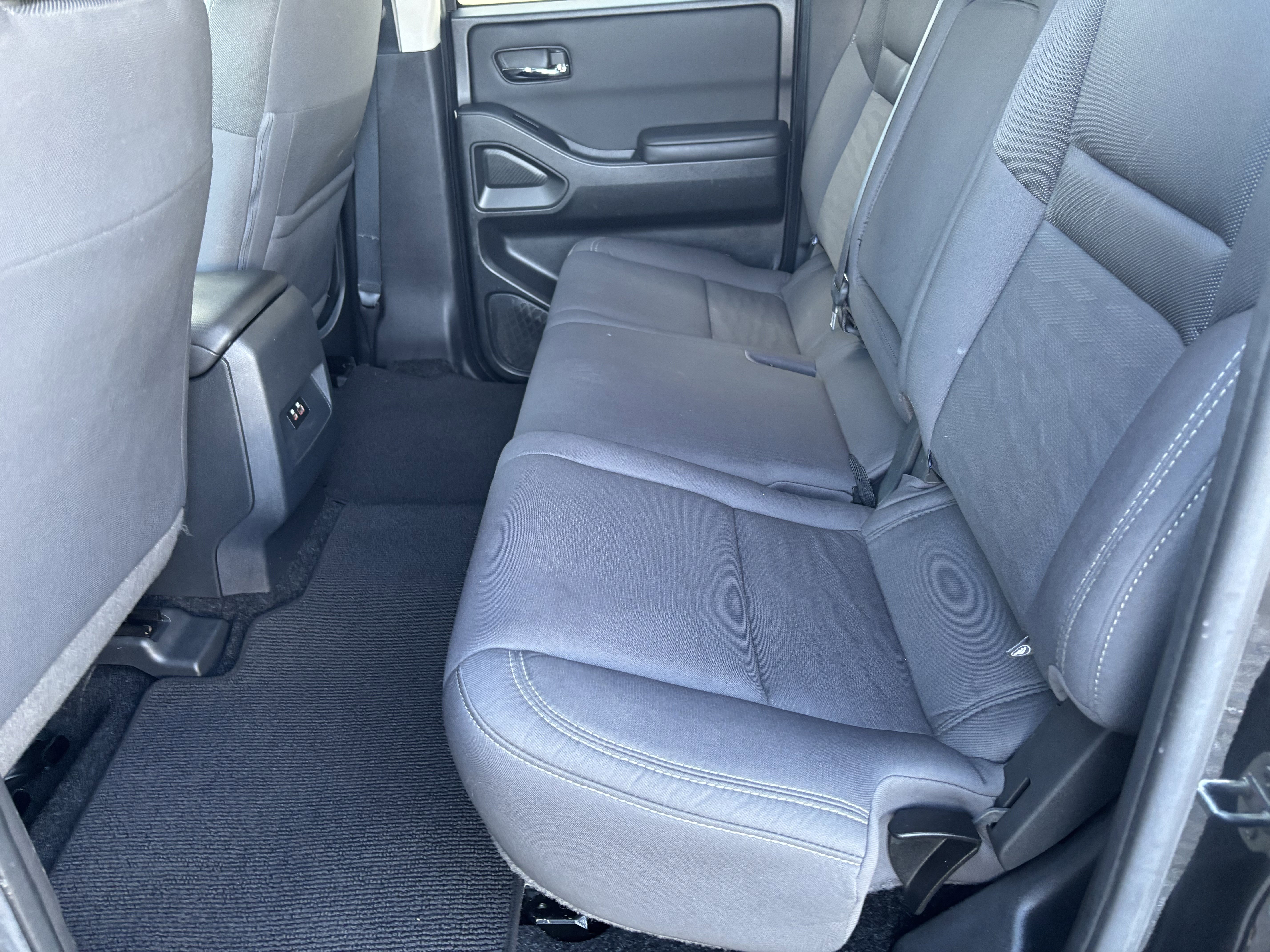 Used 2024 Nissan Frontier SV AWD/4WD image 24