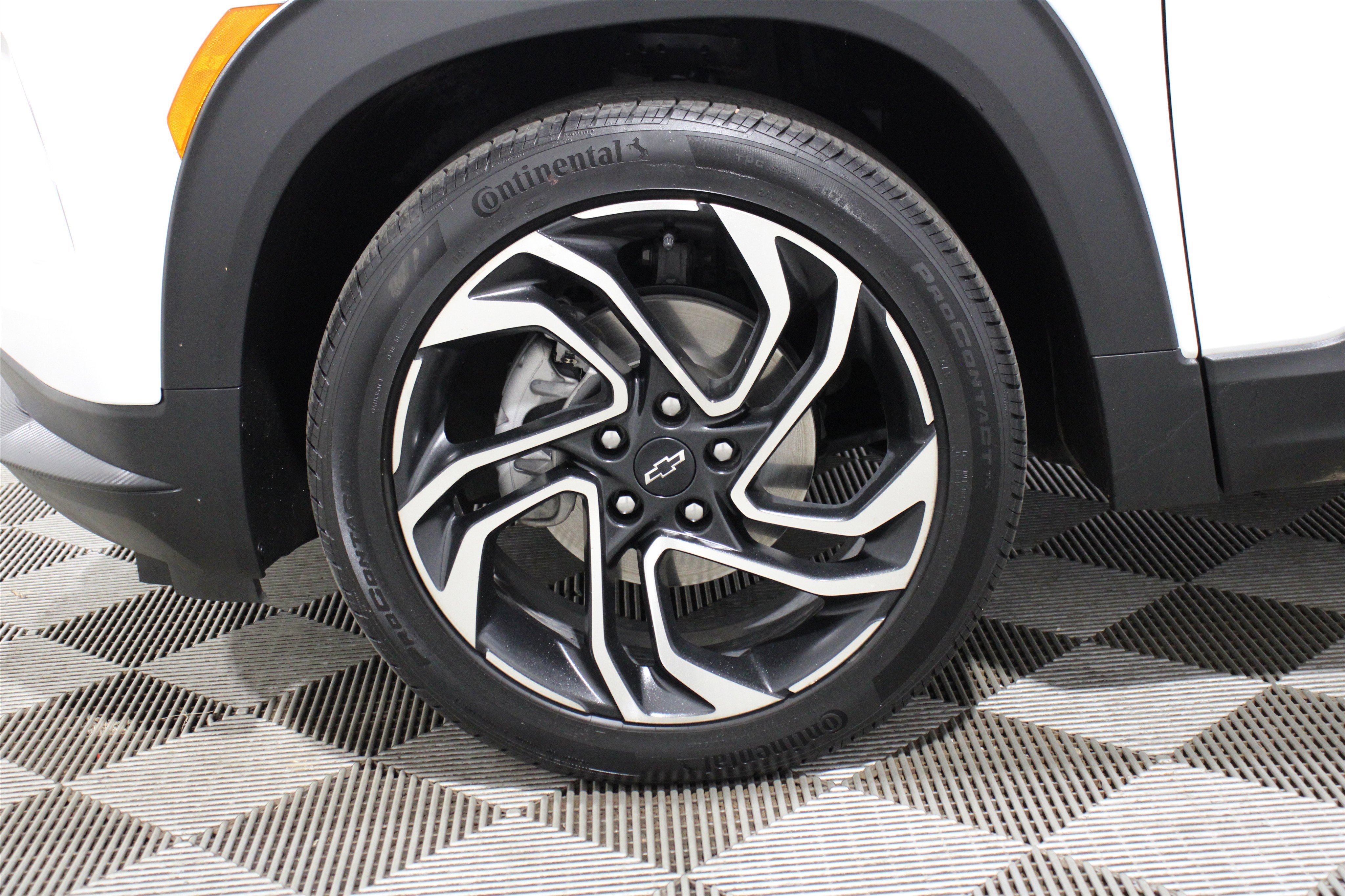 Used 2024 Chevrolet TrailBlazer RS image 35