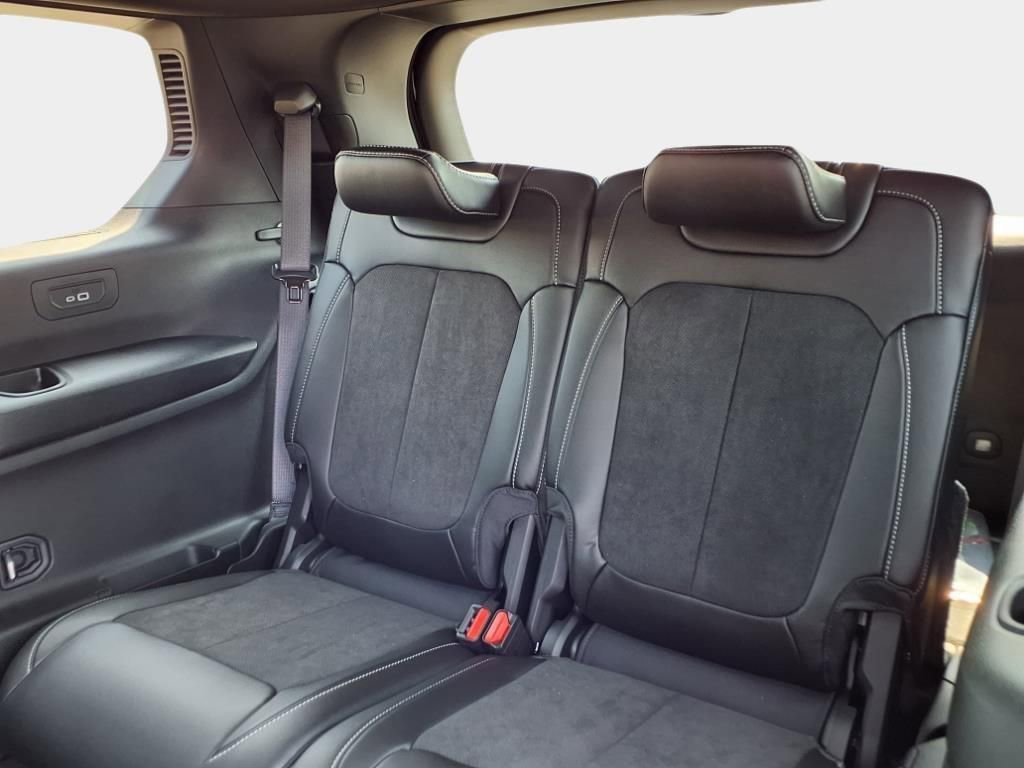 New 2025 Jeep Grand Cherokee L Altitude image 15