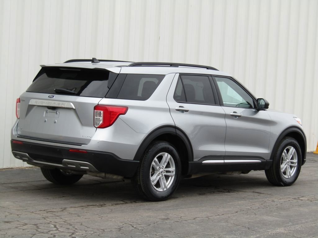 Used 2024 Ford Explorer XLT w/ Equipment Group 202A AWD/4WD image 8