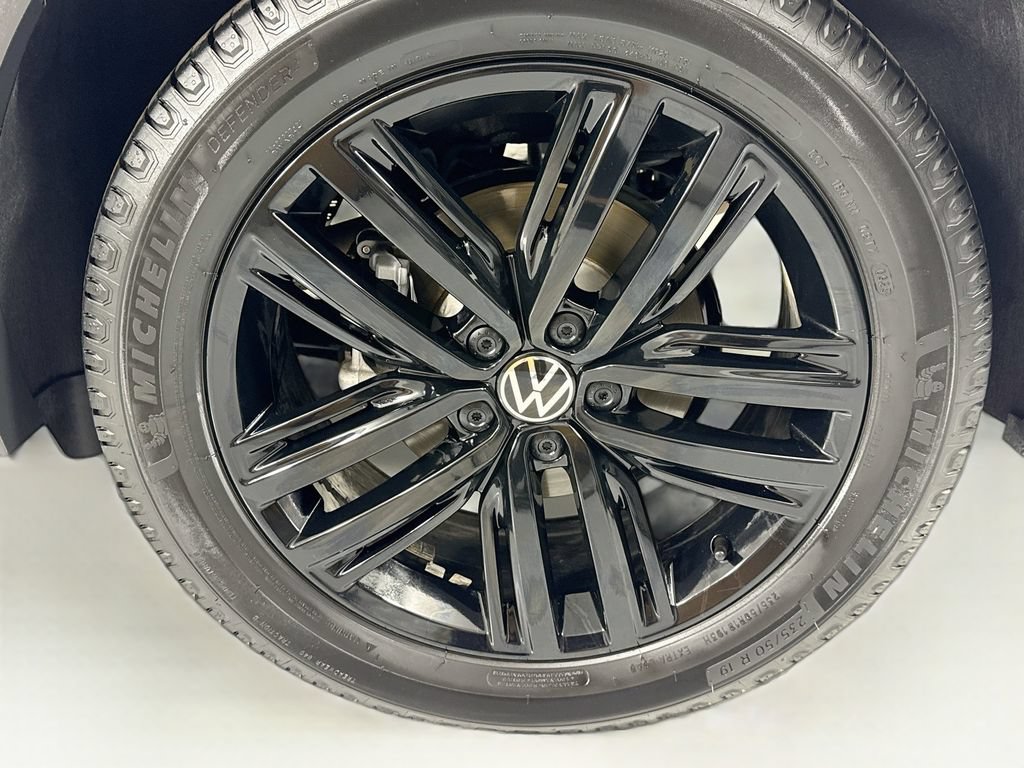 Used 2022 Volkswagen Tiguan SE R-Line FWD image 32