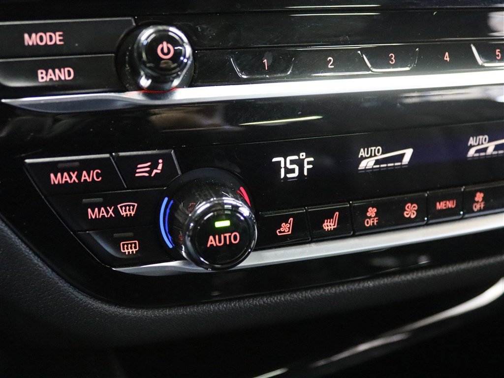 Used 2020 BMW M550i xDrive w/ Executive Package image 29