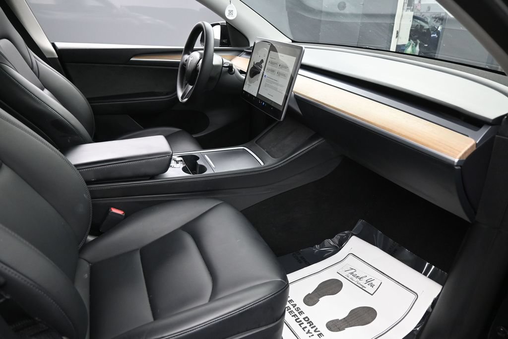 Used 2023 Tesla Model Y Long Range AWD/4WD image 32