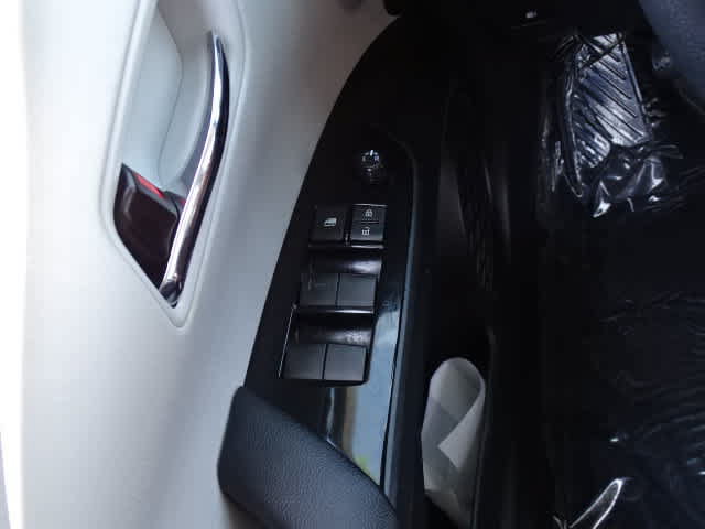 Used 2022 Toyota Prius LE FWD image 37