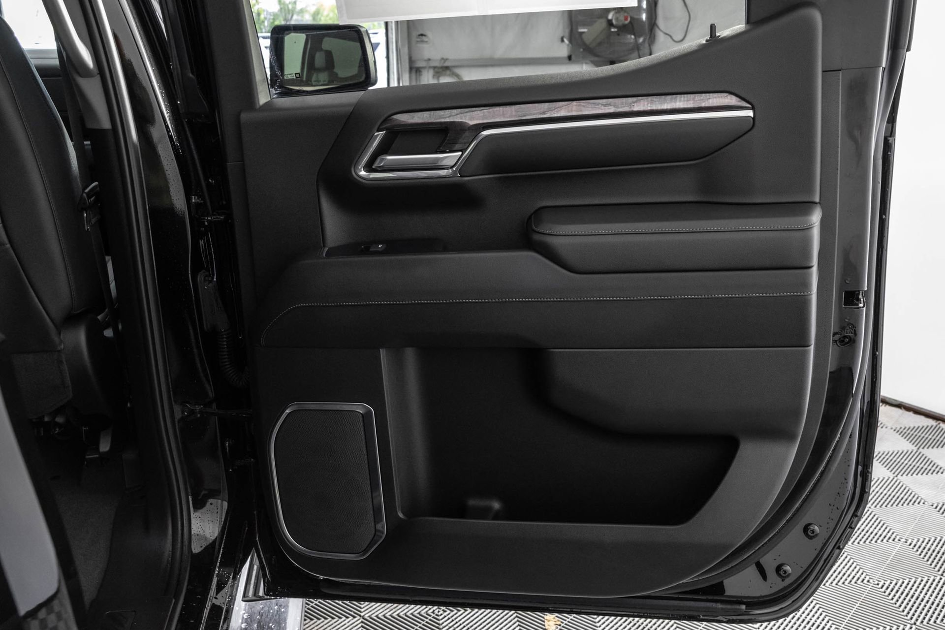 Used 2023 Chevrolet Silverado 1500 LTZ w/ LTZ Premium Package AWD/4WD image 42