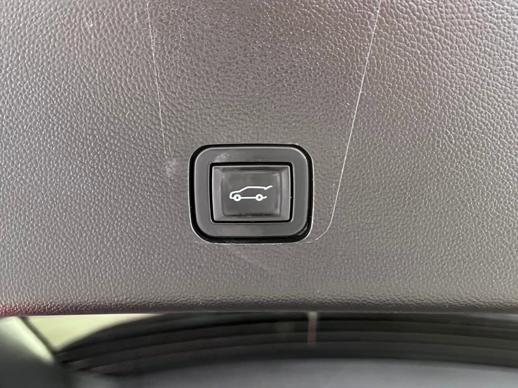 Used 2020 Chevrolet Traverse LT w/ Driver Confidence II Package image 46