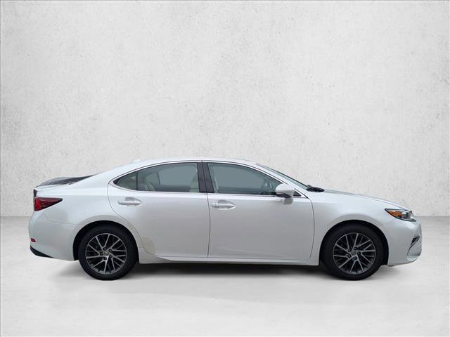 Used 2016 Lexus ES 350 w/ Luxury Package w/Wood Trim FWD image 4