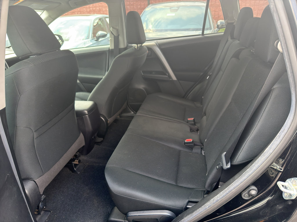 Used 2018 Toyota RAV4 LE FWD image 7