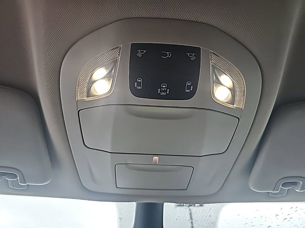 Used 2024 Chrysler Pacifica Touring-L image 24