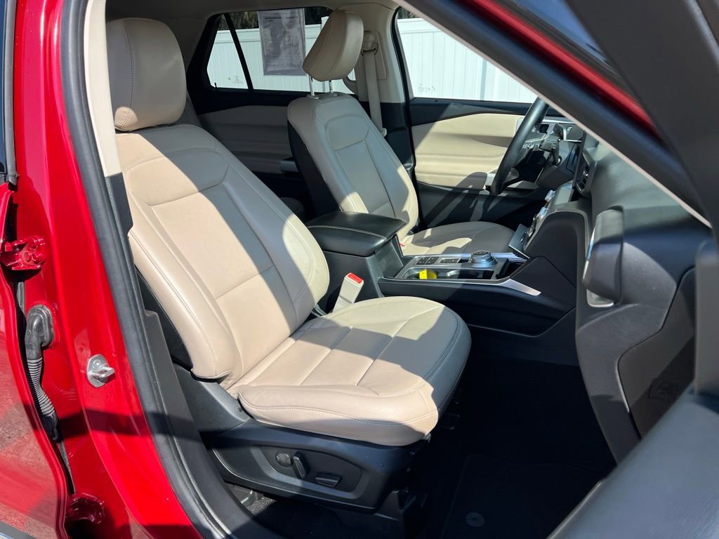 Used 2020 Ford Explorer XLT w/ Equipment Group 202A image 21