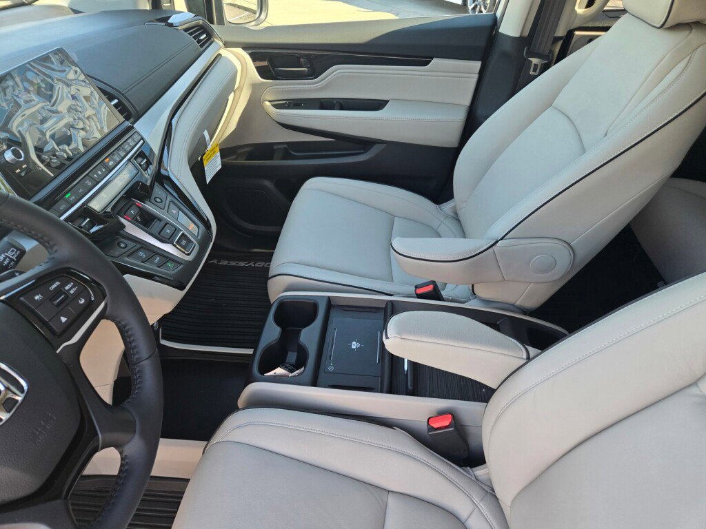 New 2026 Honda Odyssey Touring image 10