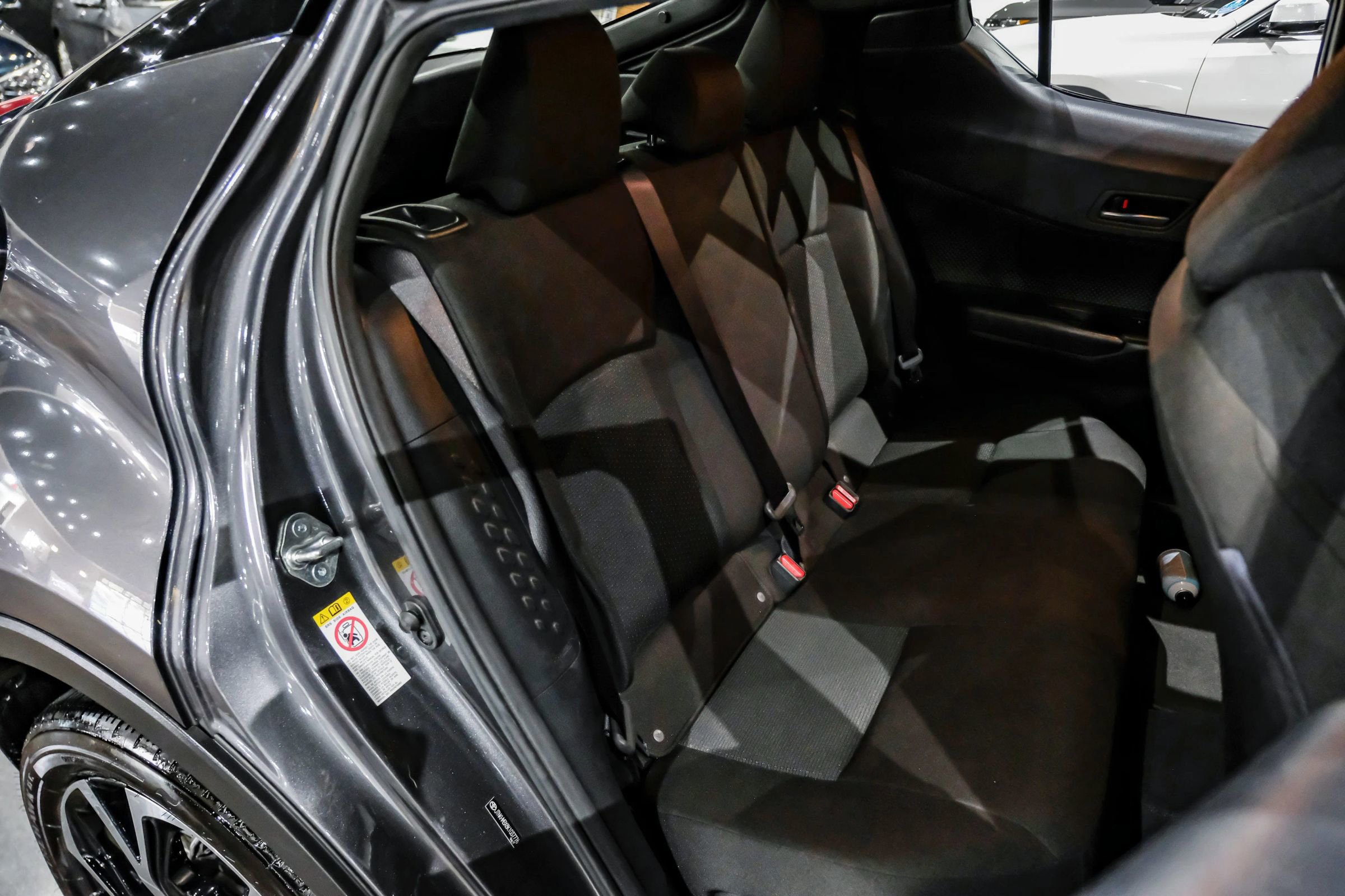 Used 2019 Toyota C-HR XLE FWD image 34