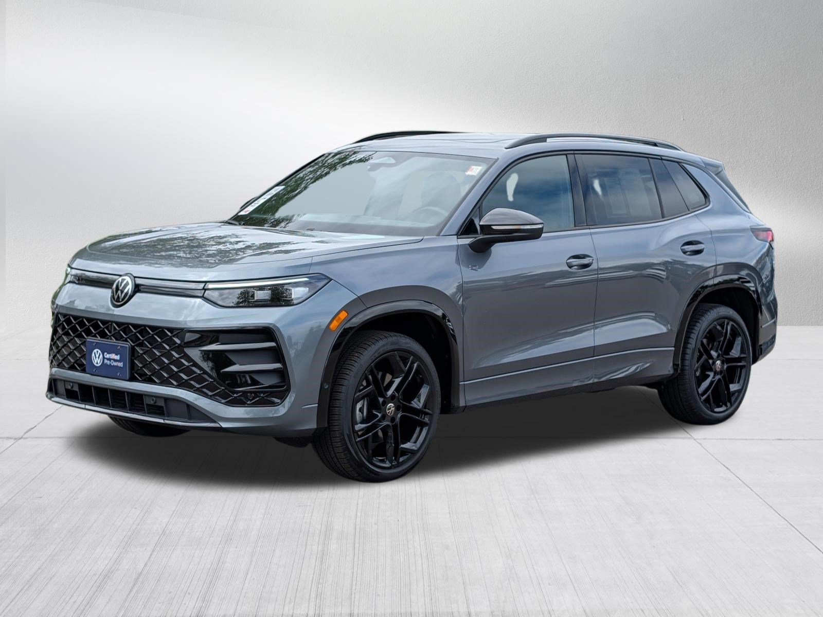 Certified 2026 Volkswagen Tiguan SE R-Line AWD/4WD image 3