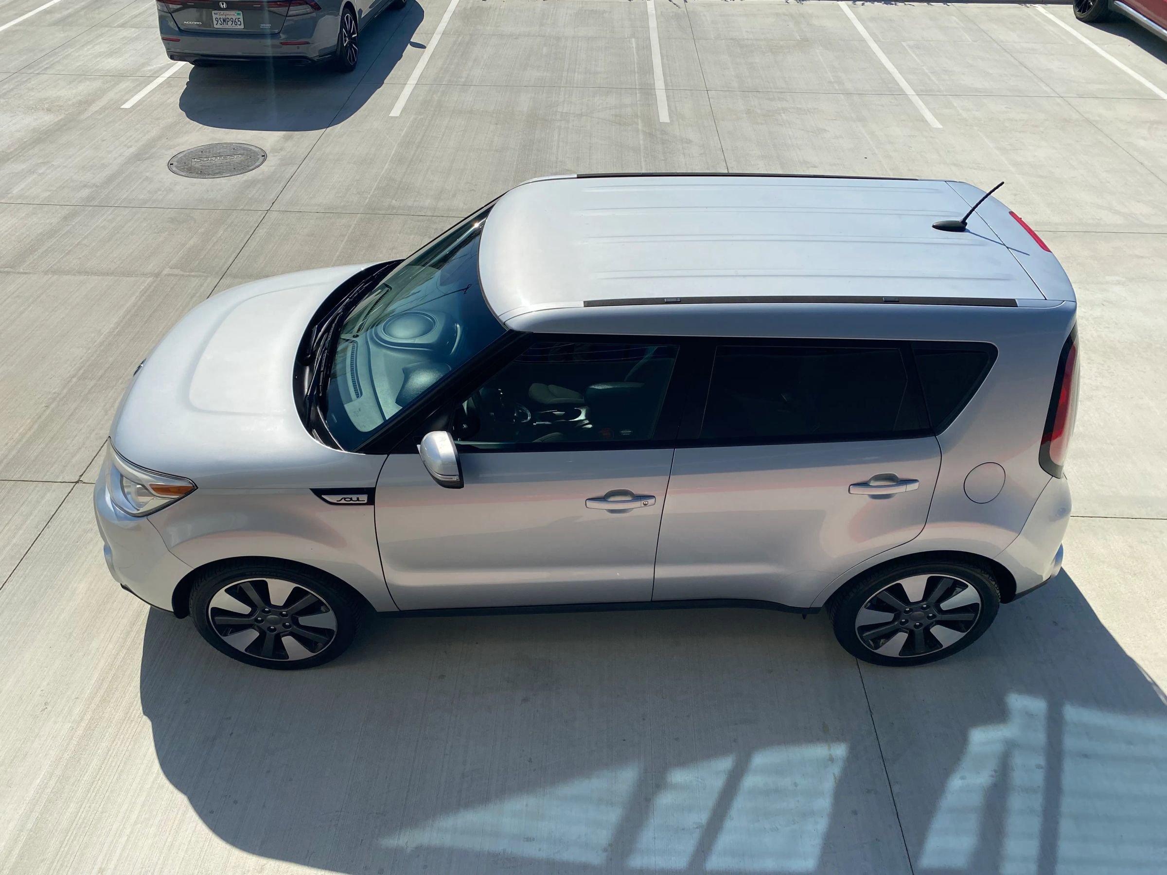 Used 2015 Kia Soul ! FWD image 16