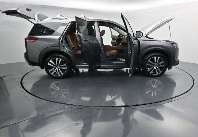 Used 2025 Nissan Pathfinder Platinum w/ Cargo Package AWD/4WD image 43
