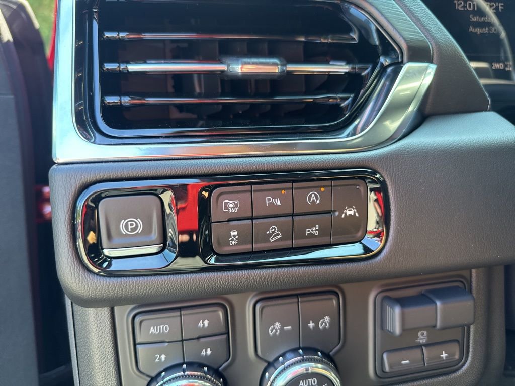 New 2025 GMC Yukon XL Denali w/ Denali Reserve Package image 28