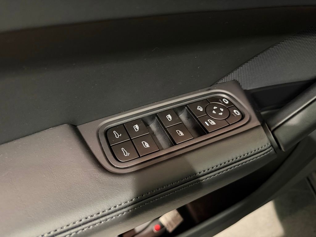 Used 2026 Porsche Cayenne Coupe AWD/4WD image 9