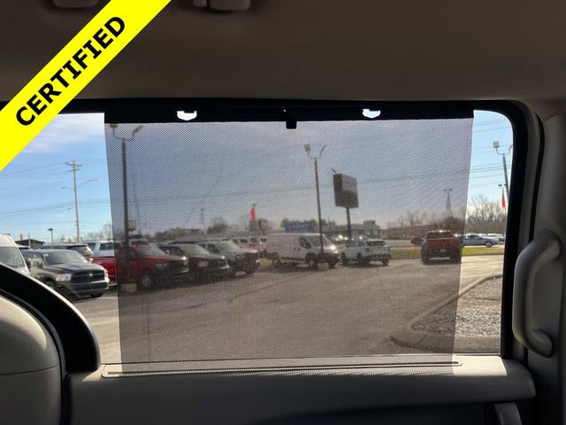 Used 2024 Chrysler Pacifica Touring-L image 9