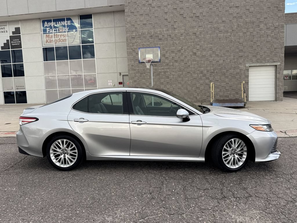 Used 2018 Toyota Camry XLE FWD image 4