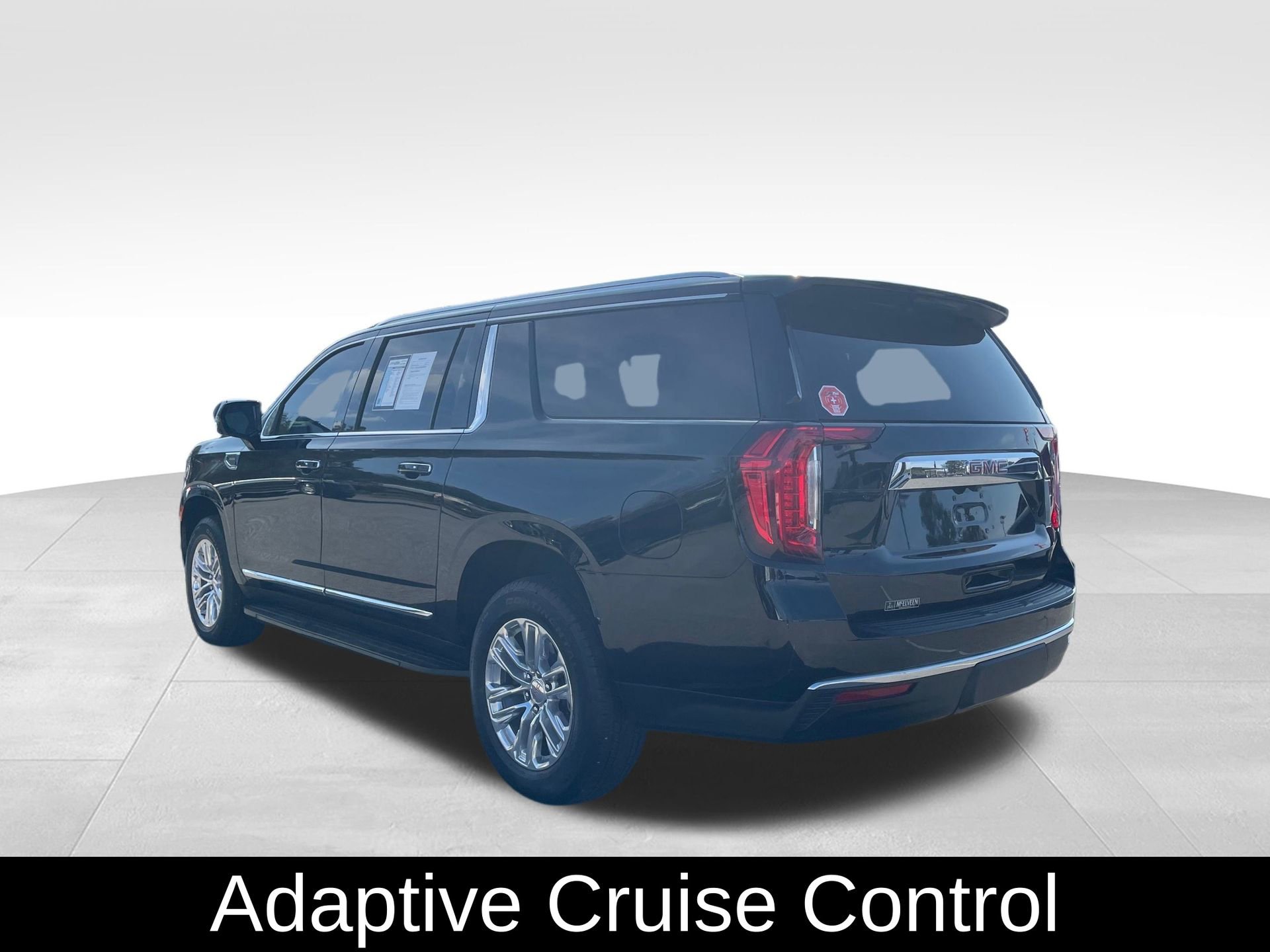 Used 2024 GMC Yukon XL SLT w/ SLT Luxury Package image 8