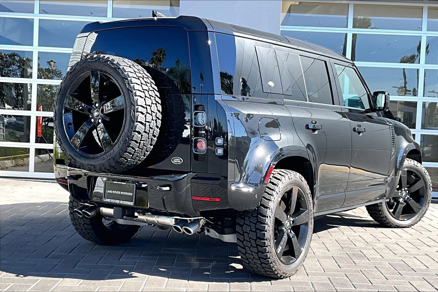 Used 2023 Land Rover Defender 110 V8 image 13