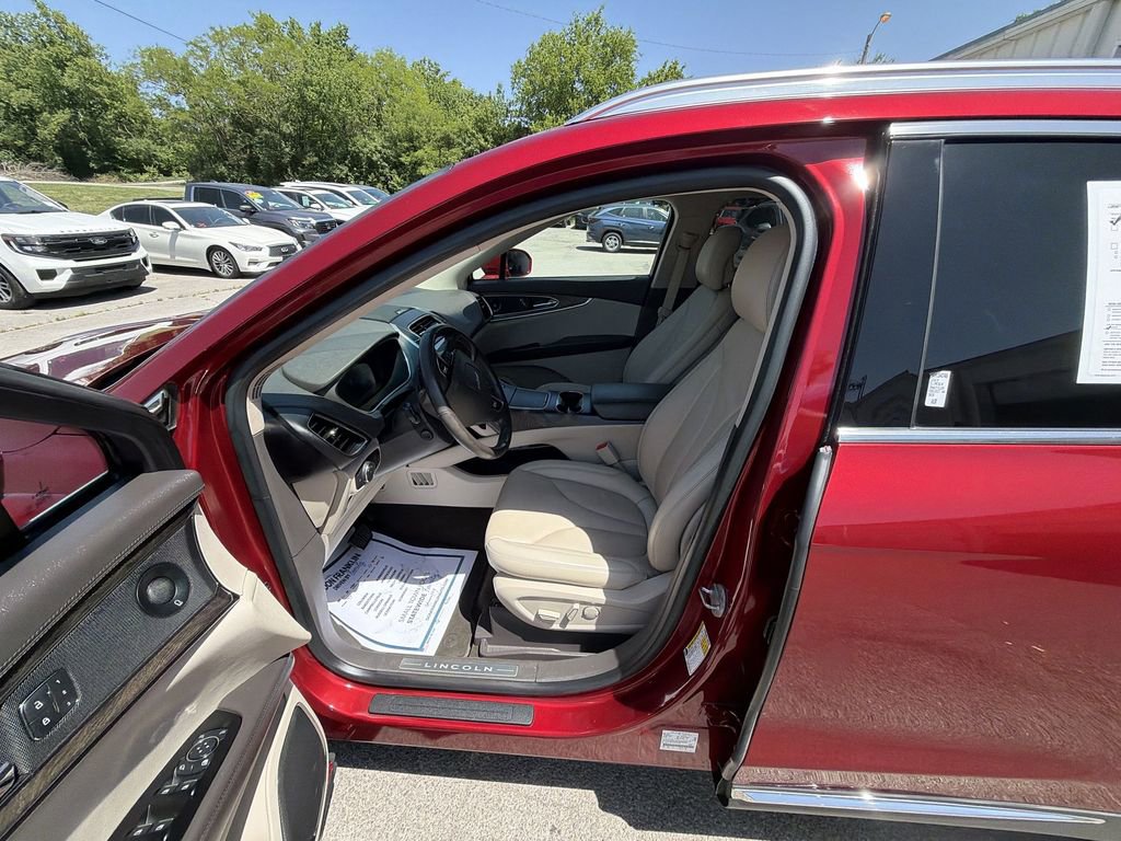 Used 2019 Lincoln Nautilus Select AWD/4WD image 11