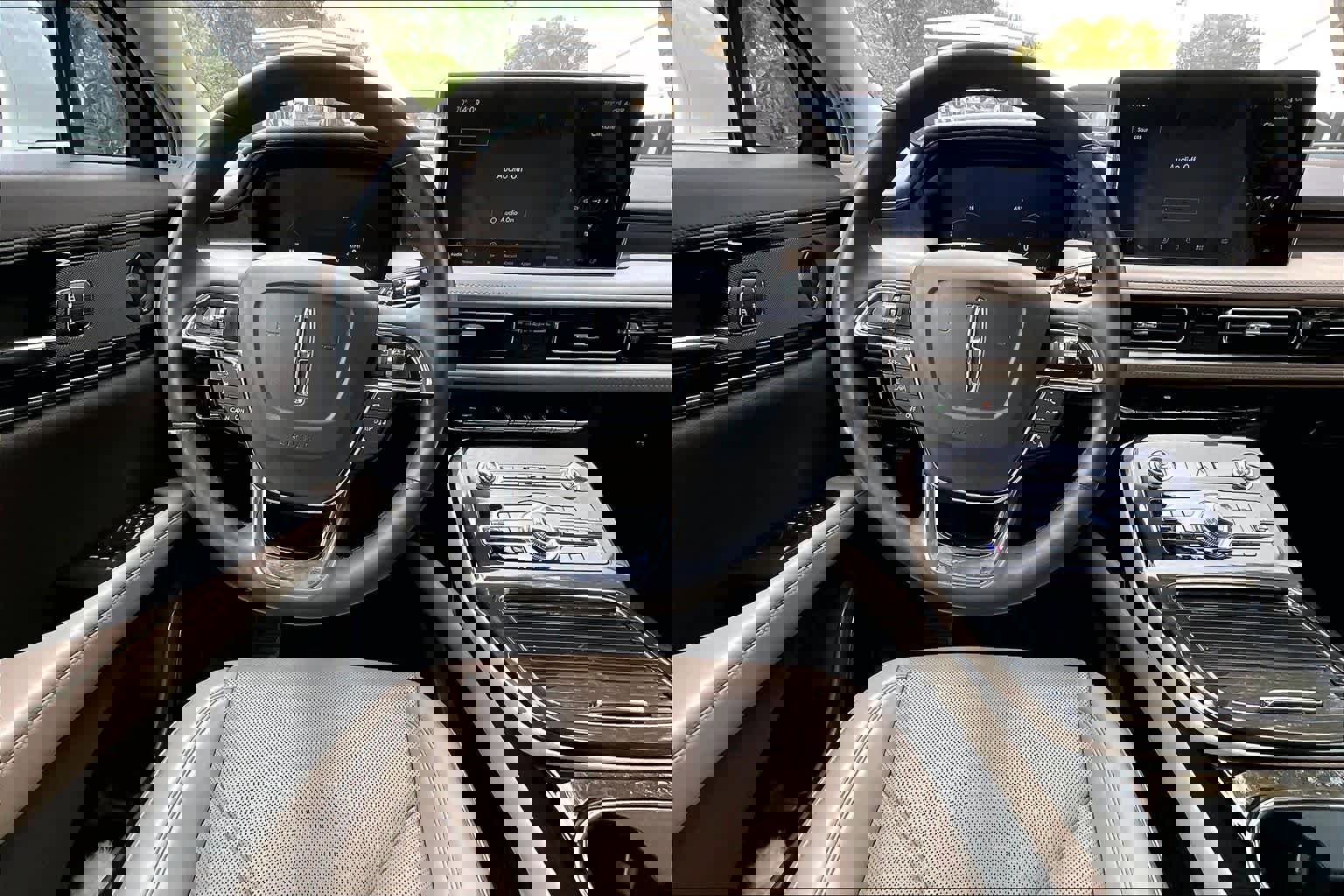 Used 2023 Lincoln Nautilus Reserve w/ Equipment Group 201A image 6