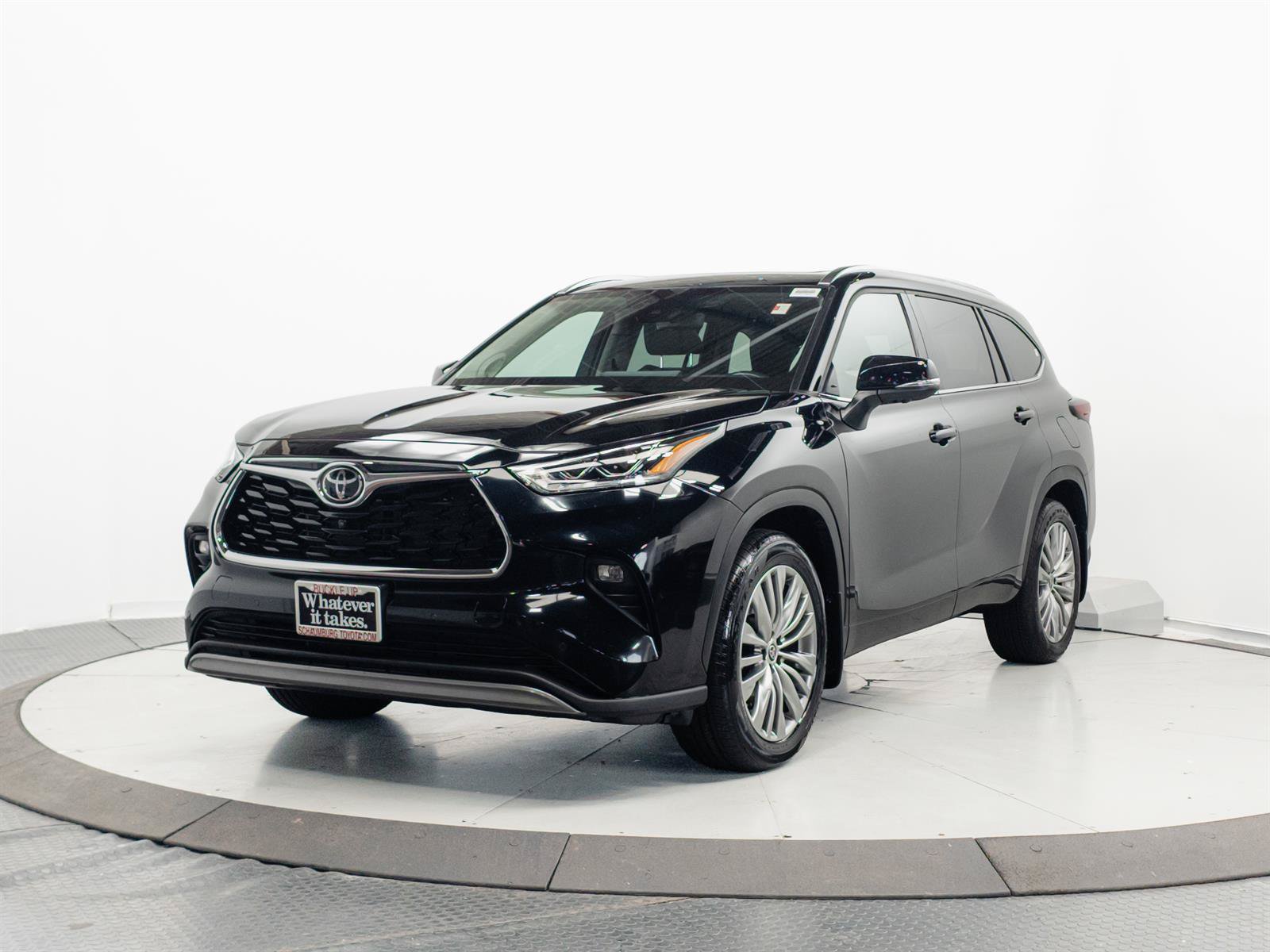 Certified 2024 Toyota Highlander Platinum AWD/4WD image 3