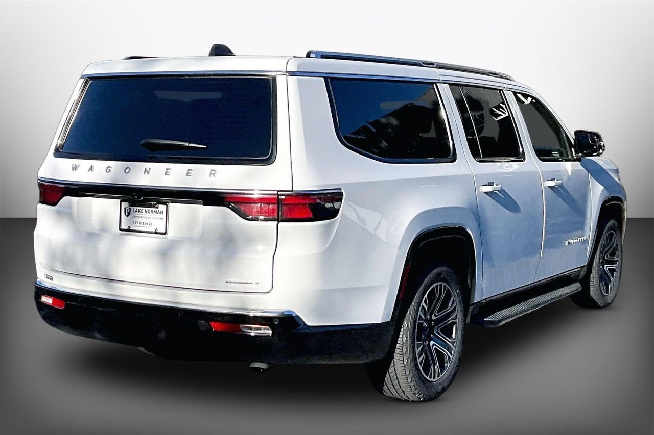 Certified 2024 Jeep Wagoneer L Series II w/ Flexible Seating Group AWD/4WD image 8