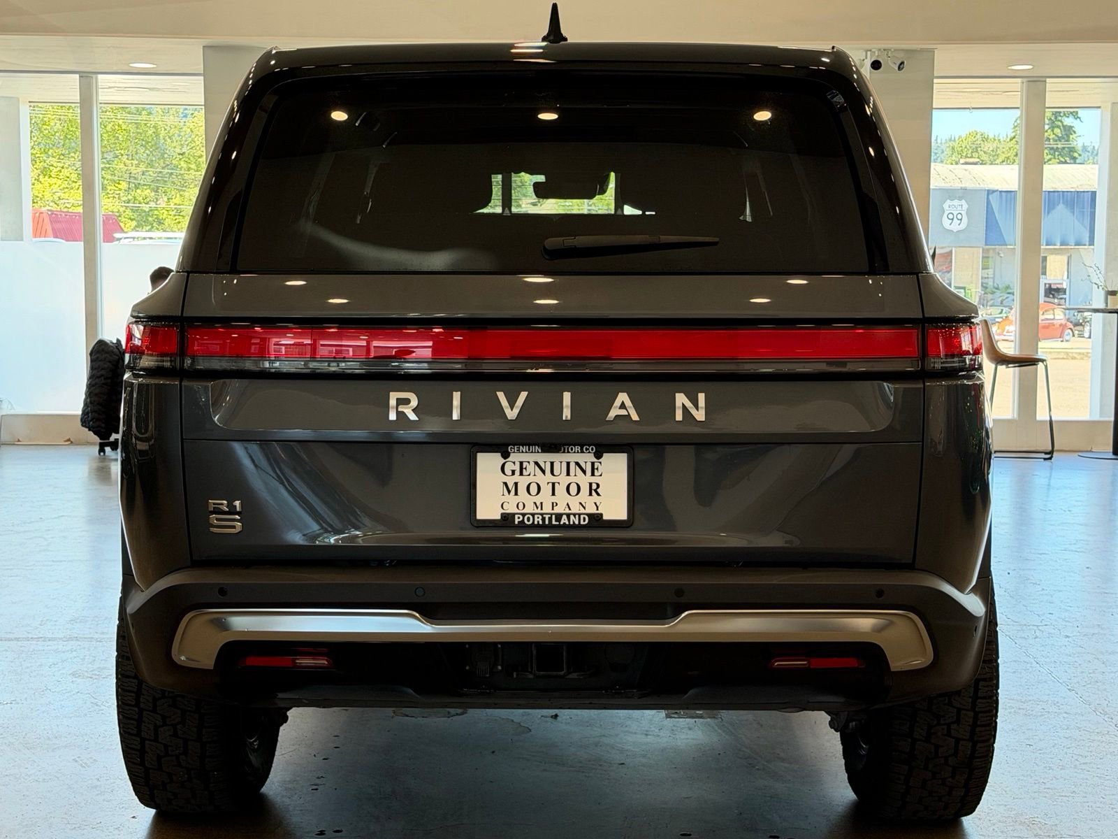 Used 2023 Rivian R1S Adventure AWD/4WD image 5